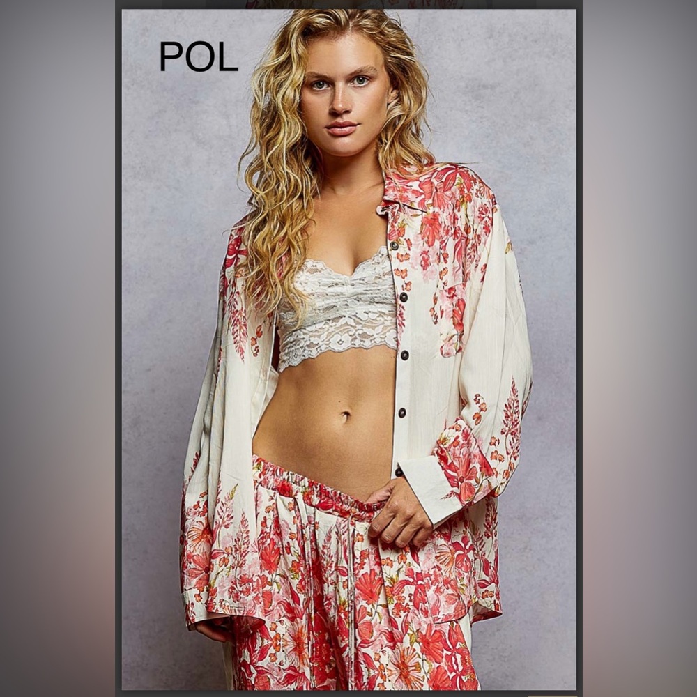 BP214-8❤️POL pretty Floral Button-Up top in cream w/red+pink florals.Top Only